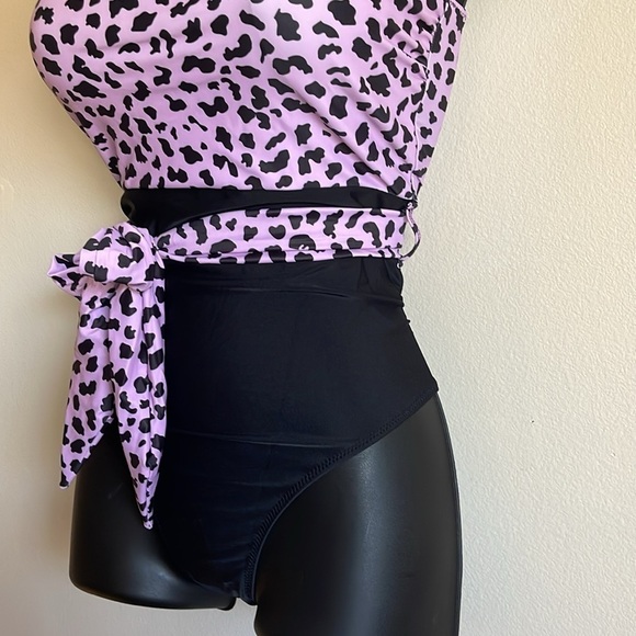 Show your beauty on the beach swim suit - Picture 3 of 7